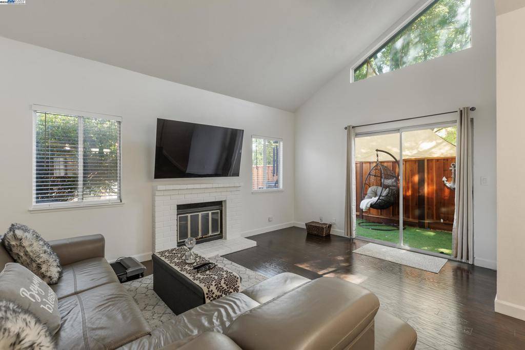 286 Birch Creek Dr, Pleasanton, CA 94566