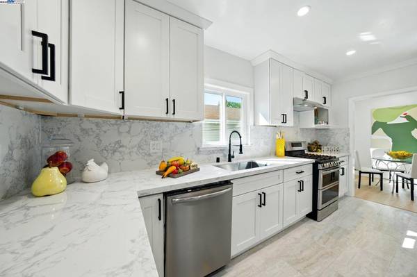 3288 School Street, Oakland, CA 94602