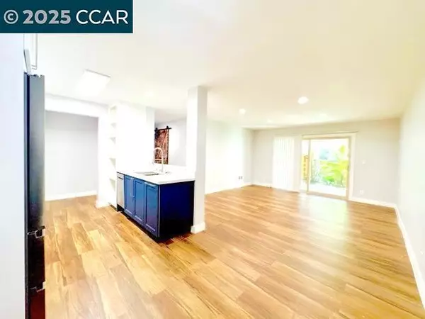 Alameda, CA 94501,1305 Webster St #C102