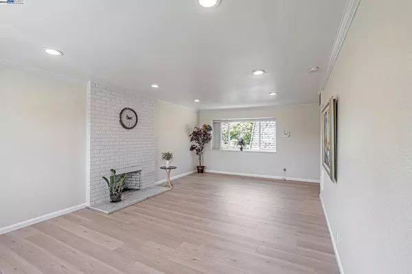 San Leandro, CA 94577,14015 Doolittle Drive