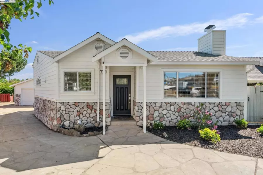 577 Dorothy Ln, Martinez, CA 94553