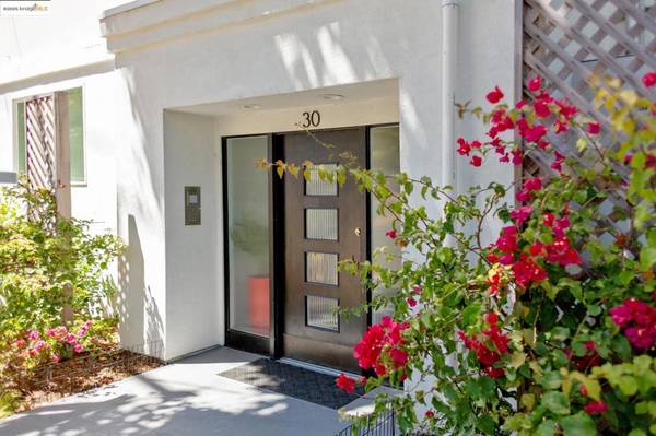 Berkeley, CA 94705-0000,30 Domingo Ave #2