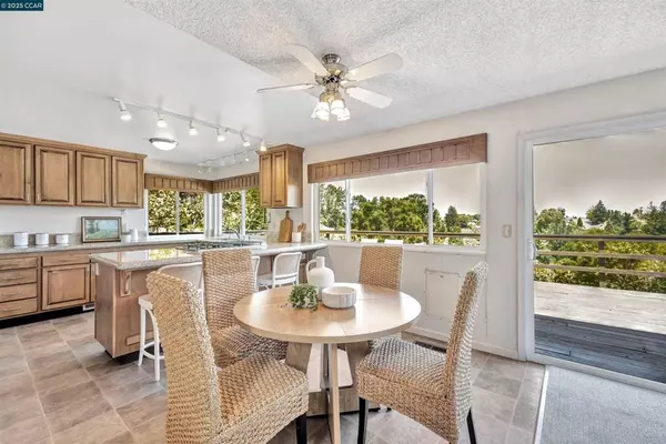 Moraga, CA 94556,363 Calle La Montana