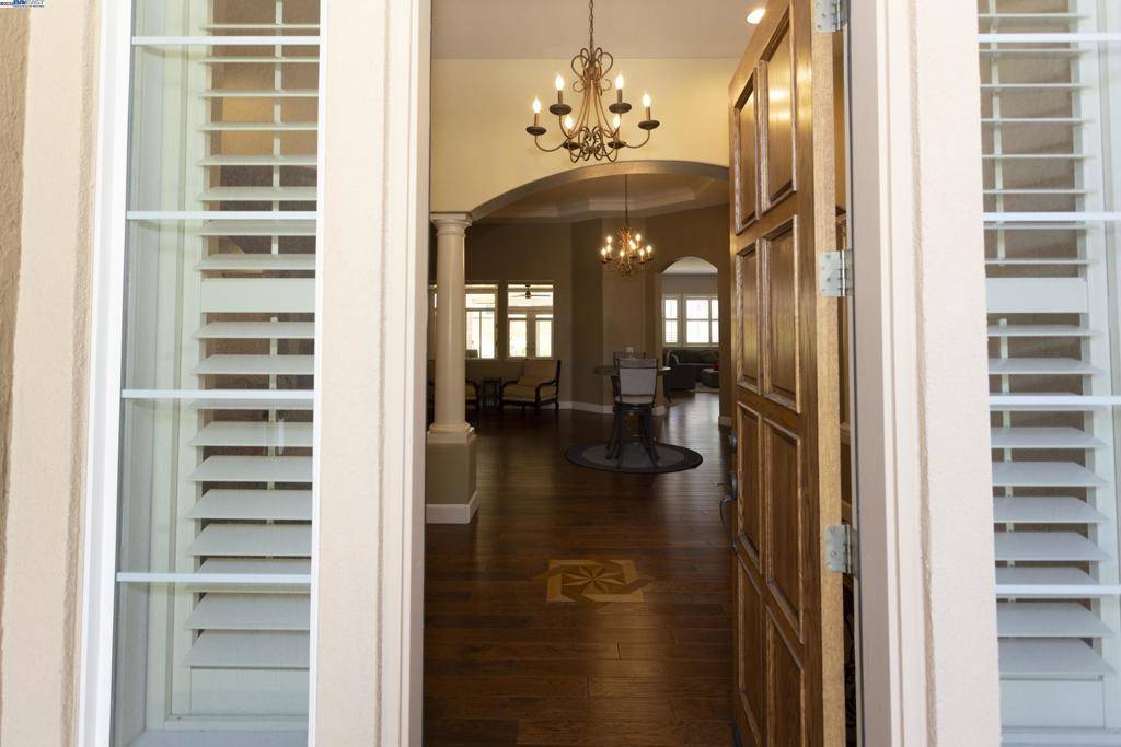 Sacramento, CA 95835,5090 Archcrest Way