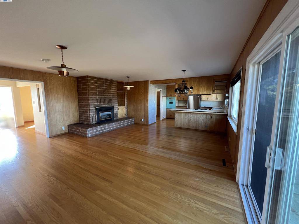 Castro Valley, CA 94546,2755 Pineridge Rd