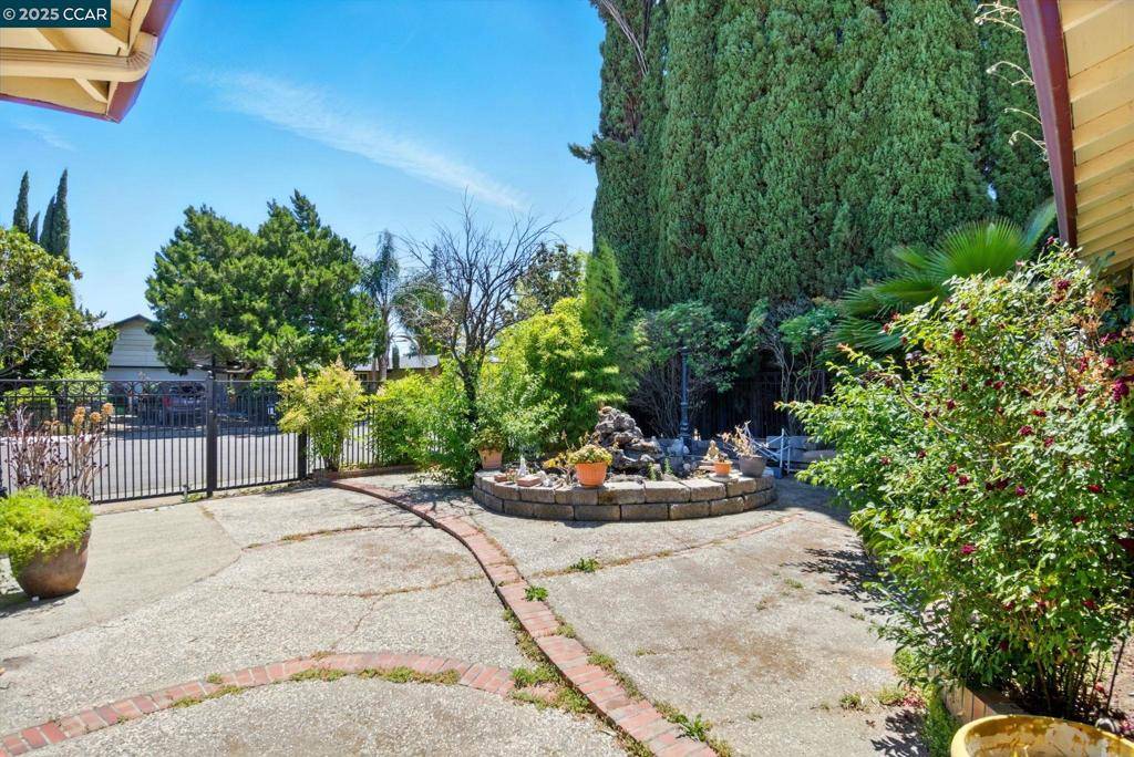 Stockton, CA 95210,9121 Eaglepoint Ln