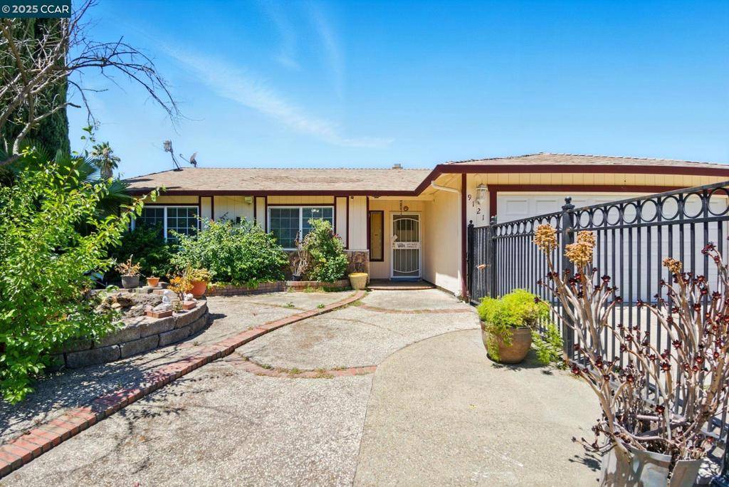 9121 Eaglepoint Ln, Stockton, CA 95210