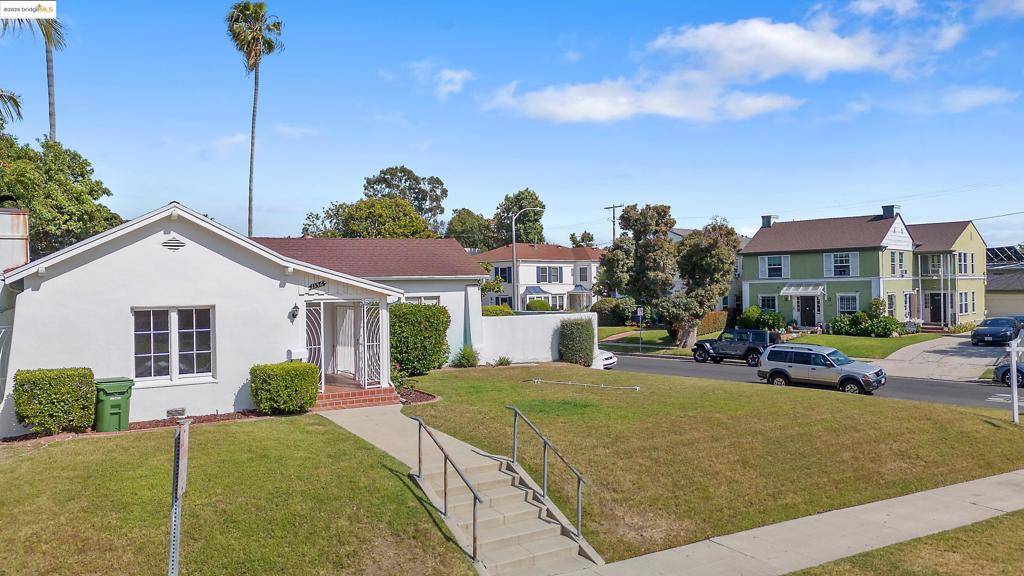Los Angeles, CA 90019,1136 S Ridgeley