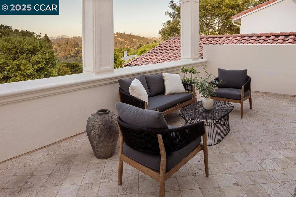 Orinda, CA 94563-3348,128 Oak Rd