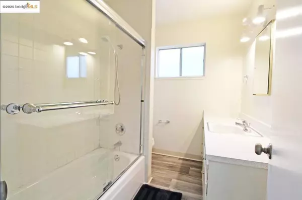 Oakland, CA 94602,3044 Capp ST