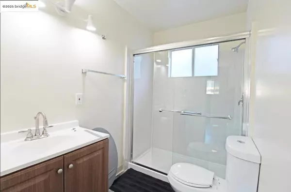 Oakland, CA 94602,3044 Capp ST