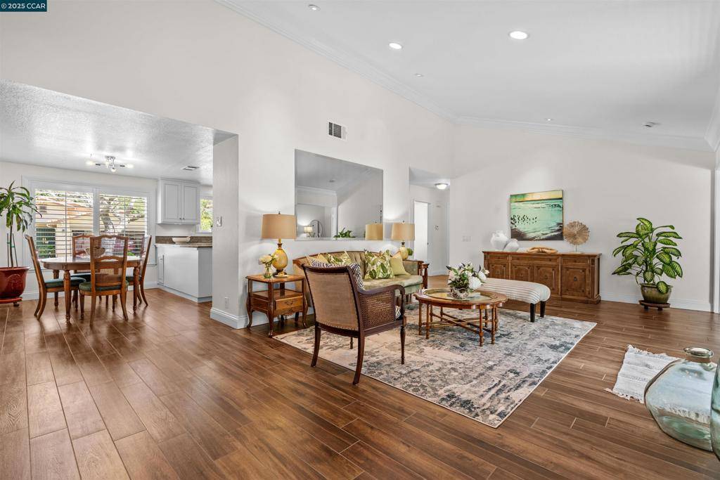 Camarillo, CA 93012,6488 San Como LN