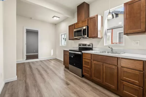 Oakland, CA 94608,3411 Adeline St
