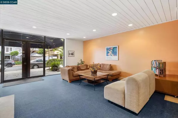 Oakland, CA 94611,758 Kingston Ave #25