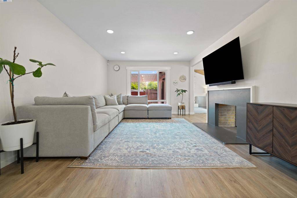 Hayward, CA 94544,24880 Townsend Ave