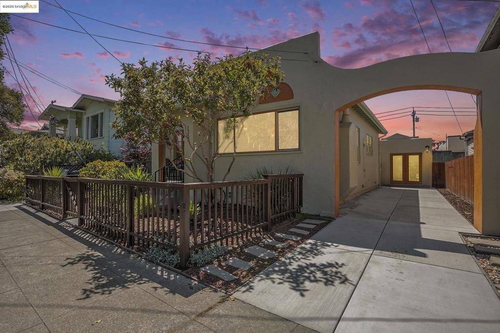 1252 Russell St, Berkeley, CA 94702