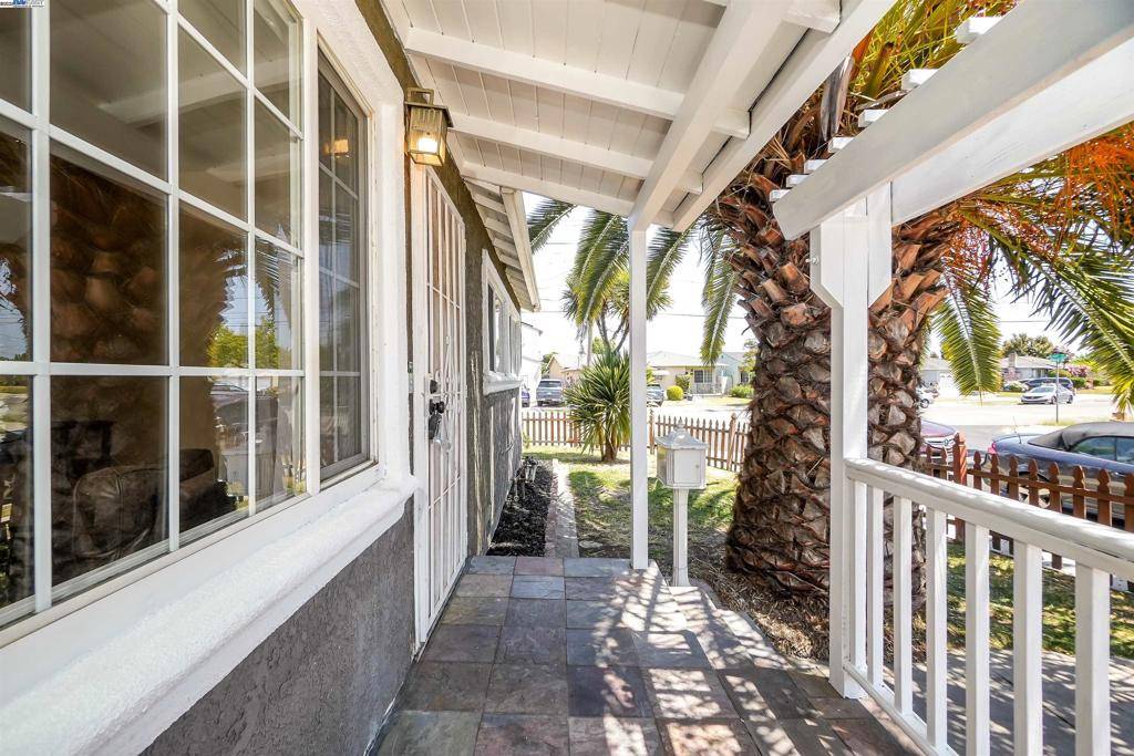 Hayward, CA 94544,25896 Booker Way