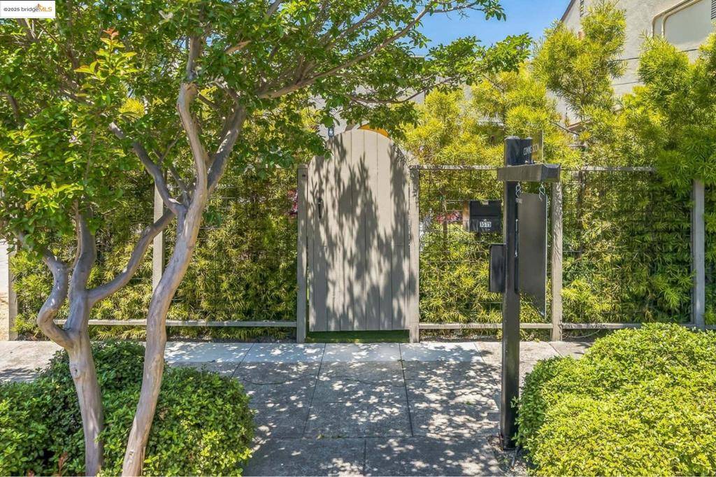 1515 Derby St, Berkeley, CA 94703
