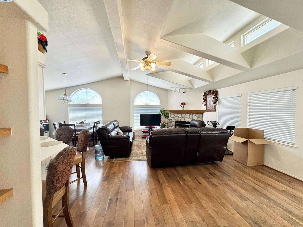Sunnyvale, CA 94089,1220 Tasman Dr