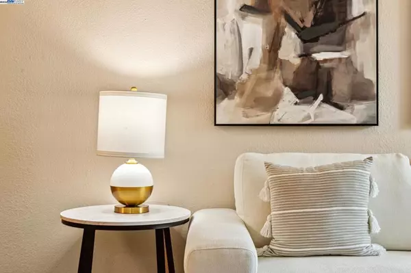 Union City, CA 94587,213 Ladera Plz