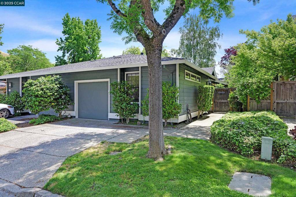 3 Josefa Pl, Moraga, CA 94556