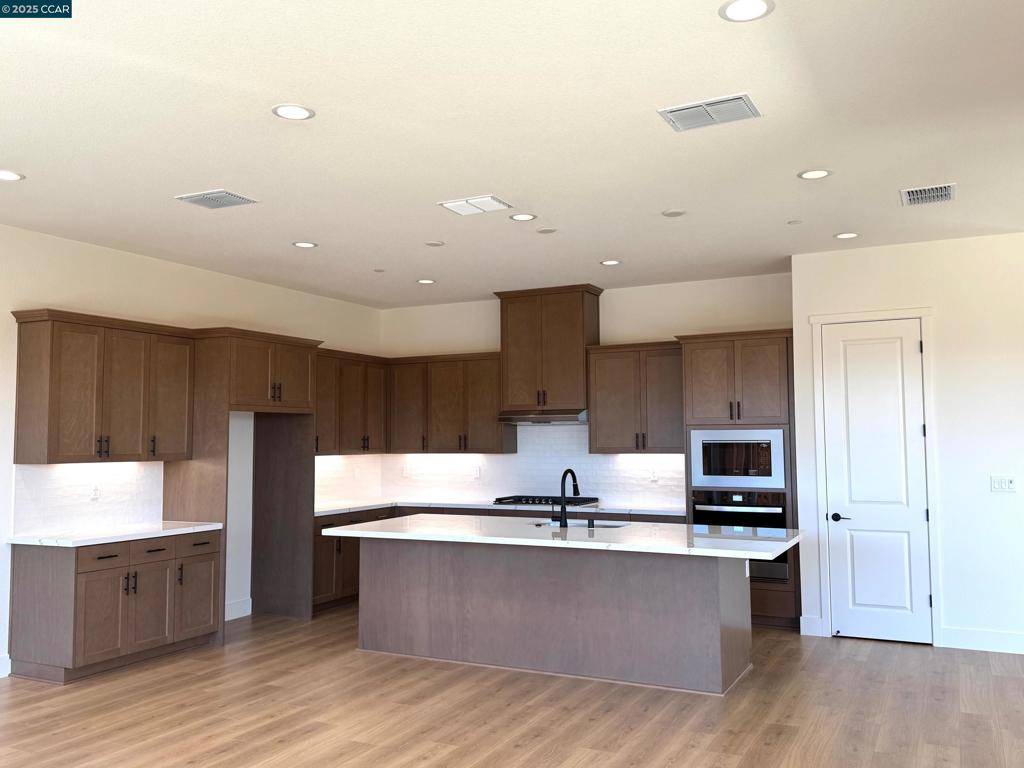 Lathrop, CA 95330,17585 Bushwick Lane