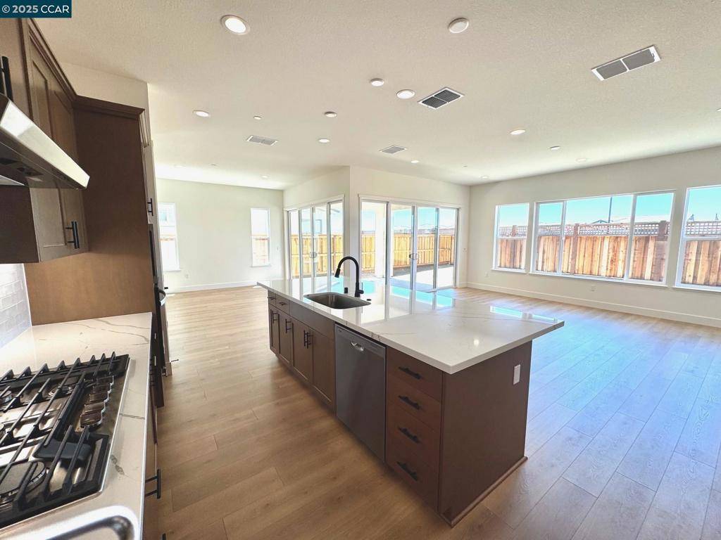 Lathrop, CA 95330,17585 Bushwick Lane