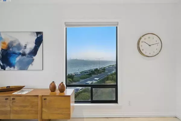 Emeryville, CA 94608,3 Commodore Dr #356