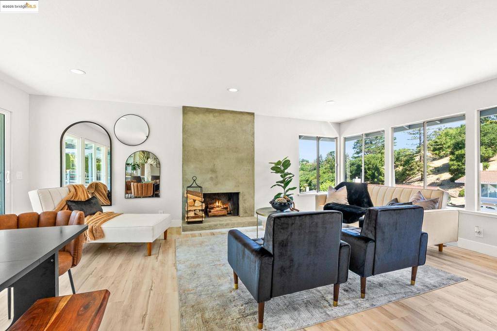 Hayward, CA 94542,3459 Pinewood Dr