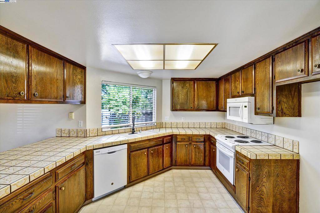 Antioch, CA 94509,901 Basalt Way