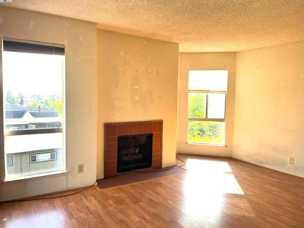 Oakland, CA 94611,3751 Harrison St #301
