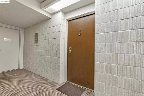 Oakland, CA 94611,1 Kelton Ct #9G