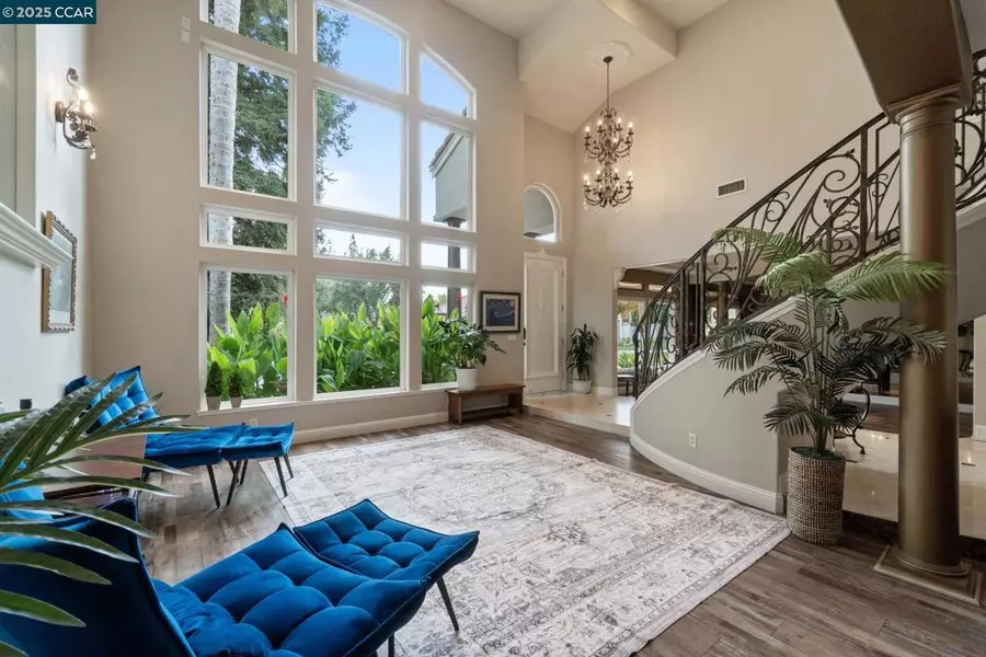 2550 E Jenny Ave, Fresno, CA 93720