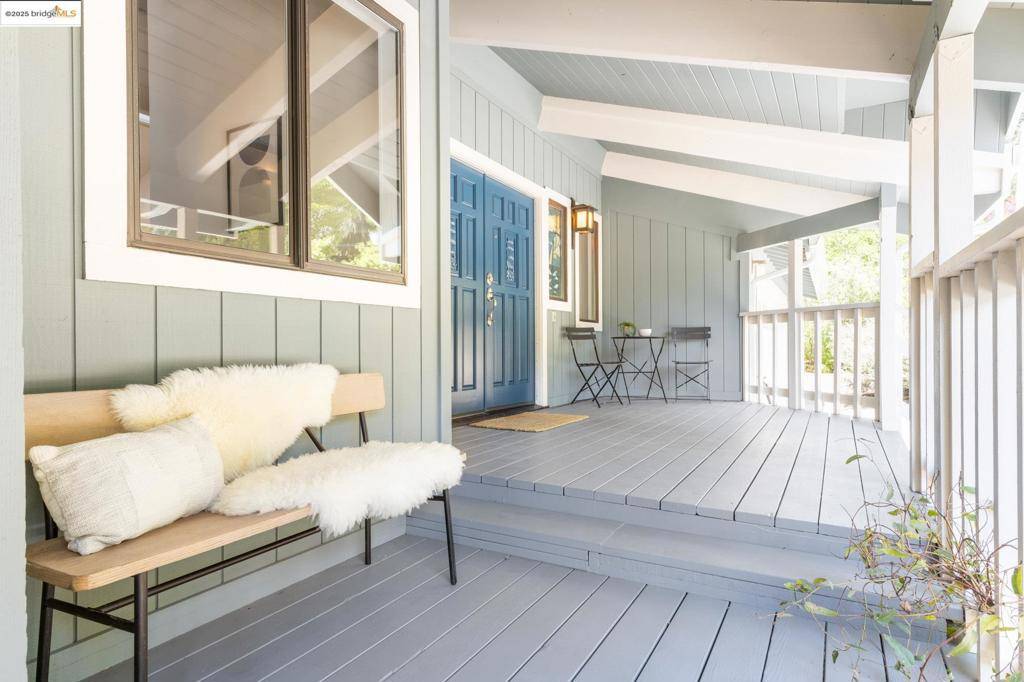 Oakland, CA 94611,7383 Saroni Dr