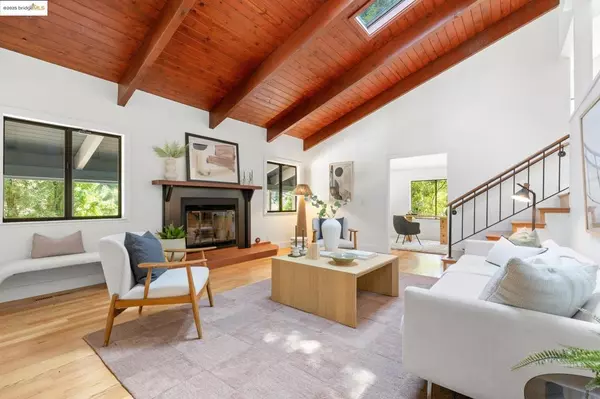 Oakland, CA 94611,7383 Saroni Dr