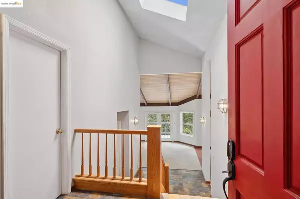 Oakland, CA 94611,7140 Thorndale Dr