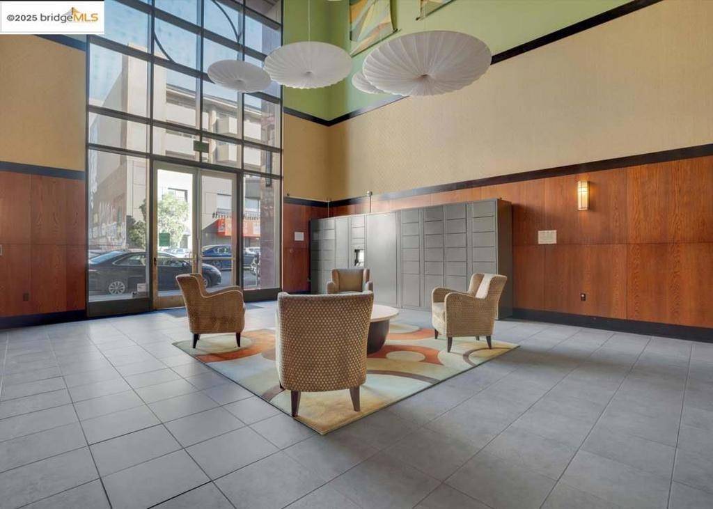 Oakland, CA 94607,423 7Th St #607