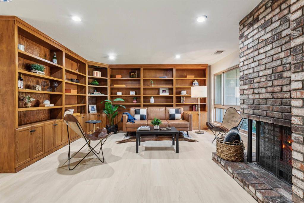 Alameda, CA 94502,1026 Trellis Ln