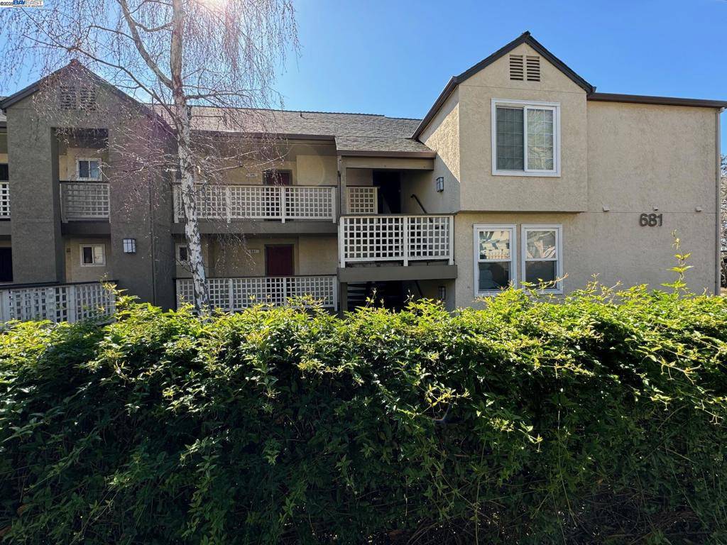 681 ROYSTON LN #331, Hayward, CA 94544