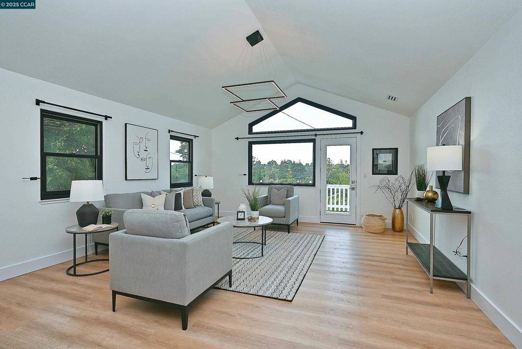 Oakland, CA 94605,7548 Altura Place