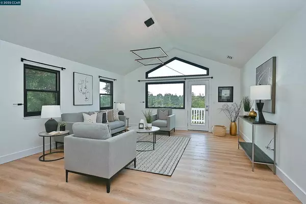 Oakland, CA 94605,7548 Altura Place