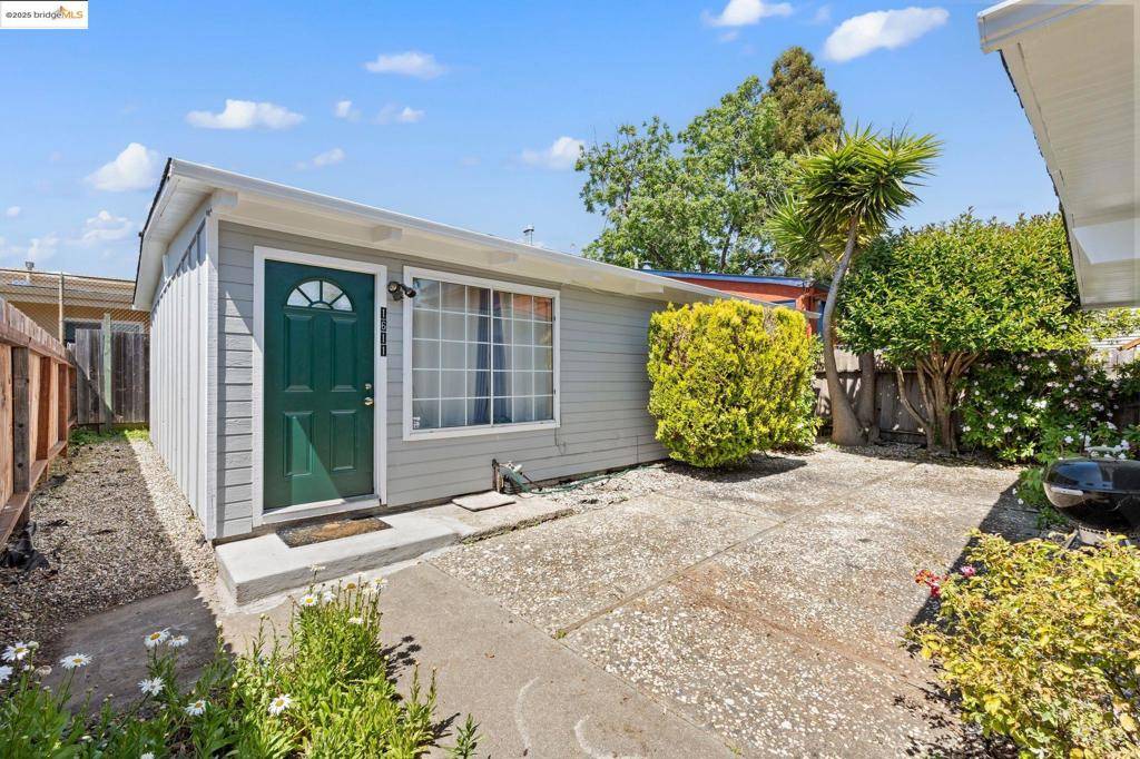 Berkeley, CA 94703,1611 Julia St