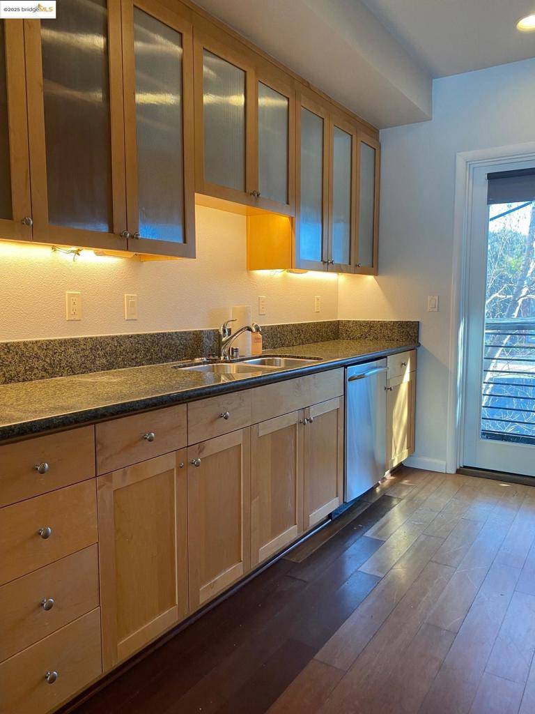 Emeryville, CA 94608,Address not disclosed