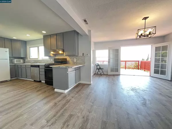 Oakland, CA 94605,7618 Sunkist Dr