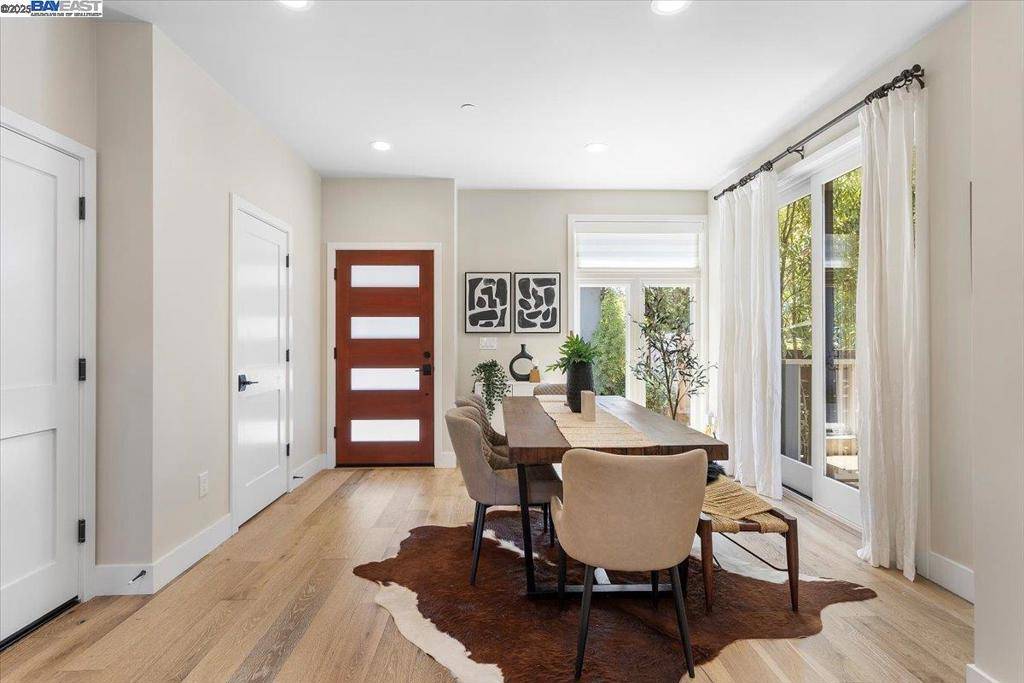 Menlo Park, CA 94025,1002 Middle Ave
