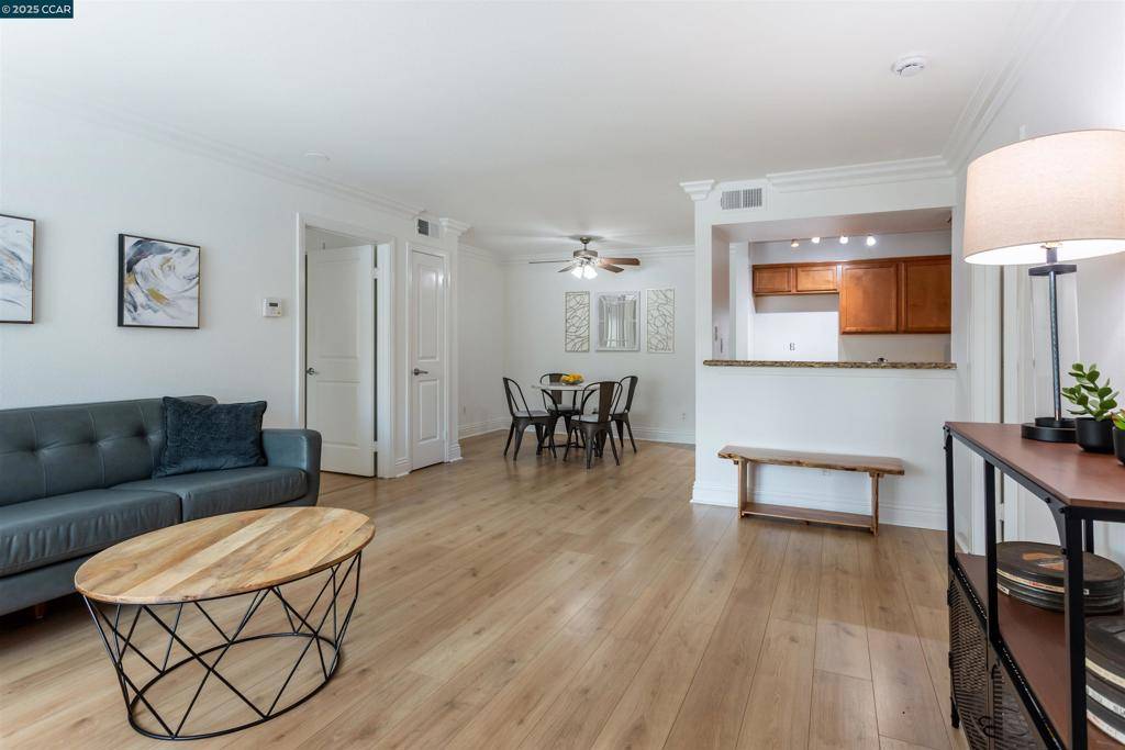 Burbank, CA 91505,355 N Maple #122