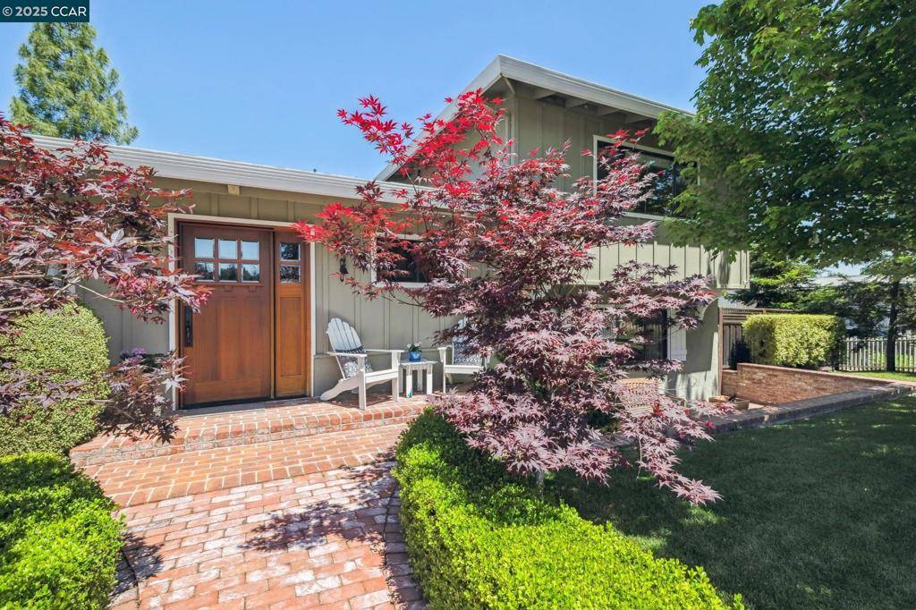 700 Golf Club Way,  Pleasant Hill,  CA 94523