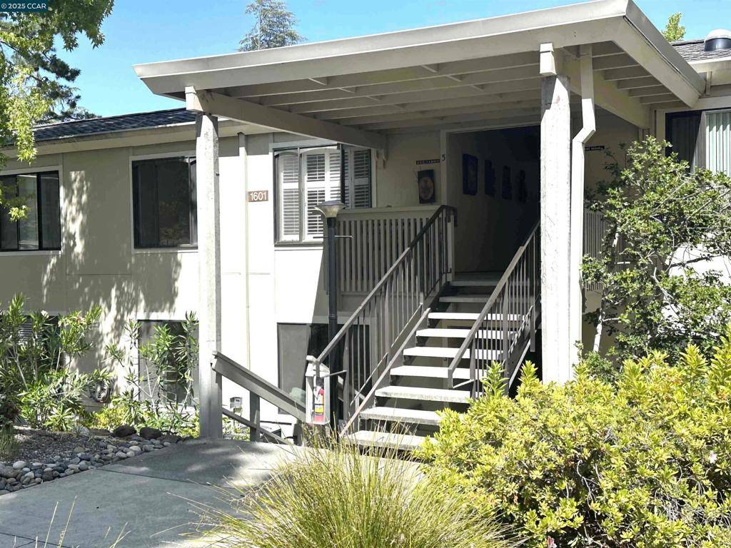 Walnut Creek, CA 94595,1601 Oakmont Dr #5