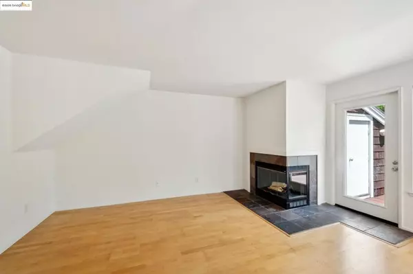Richmond, CA 94804,92 Marina Lakes DR