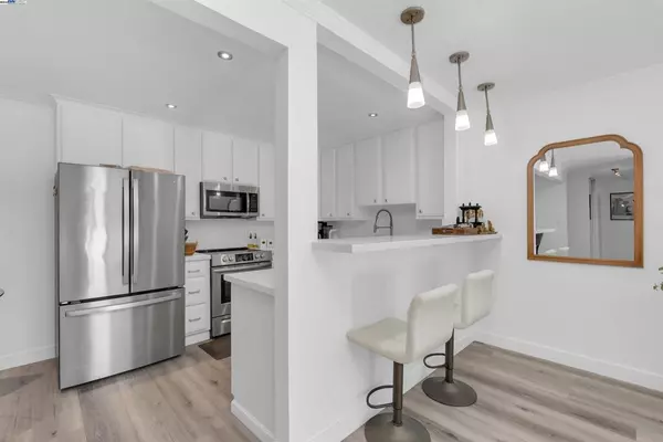 Castro Valley, CA 94546,2500 Miramar Ave #203